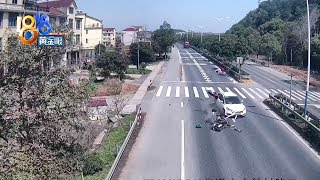 【1818黄金眼】骑车过斑马线，被撞腾空抛起