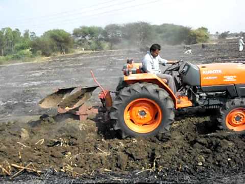 Kubota L4508 ploughing a sugarcane field at Kokangaon Nashik