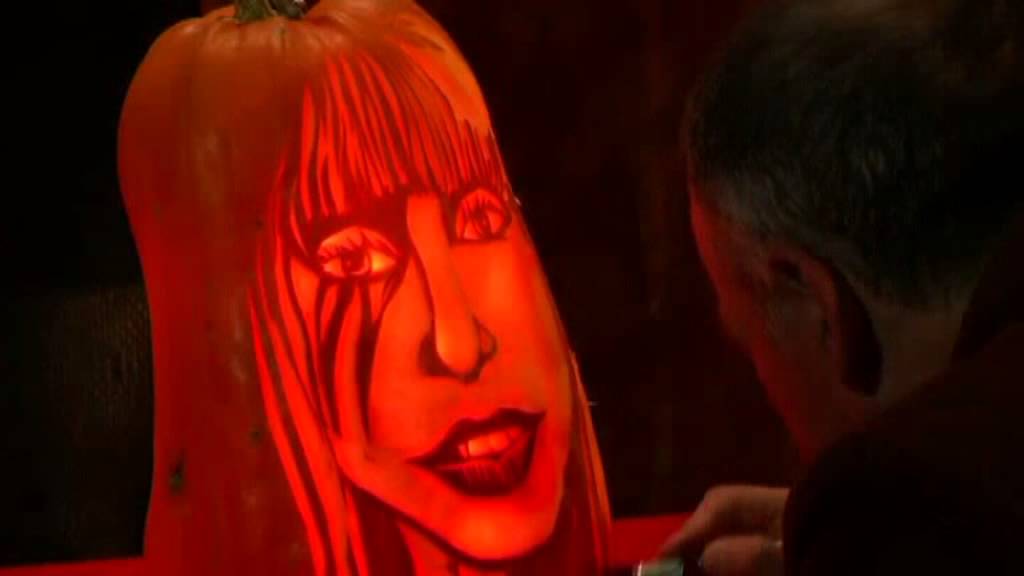 USA CELEBRITY PUMPKINS (Celebrity look-alike pumpkins at Madame