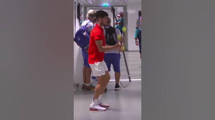 Watch Carlos Alcaraz show off his juggling skills at #Paris2024  🎾#Olympics