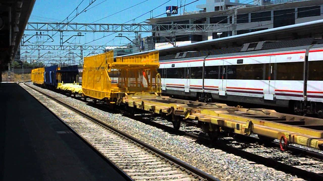 renfe-mercancias-333-357-con-raras-plataformas-teco-y-variados