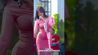 LAILA AYU - GADIS MANIS KALIMANTAN sudah tayang Ytc MAHESA Official #mahesamusic #mahesaofficial
Title : Laila Ayu
Singer : Gadis Manis Kalimantan
Songwriter : Tegar CS
Arranger : Mahesa Music
Lirik ♫
P P apa?
Pian sungguh mempesona
U u apa?
Ulun jadi jatuh cinta
Pa pa apa?
pada pandangan pertama
Ka Ka apa?
Kapankah kita berjumpa
Reff
Senyum tipis nan menawan
Gadis manis kalimantan
Ma ulah Ulun terkesan
Sepanjang malam
Sungguh manis nan rupawan
Gadis manis kalimantan
Ma ulah ulun tabayang-bayang
Muha pian
Musisi MAHESA :
Kendang : Faris MAHESA
Bass : Yetno MAHESA
Gitar melody : Ronnies MAHESA
Ritem : Faiz MAHESA
Kyboard 1 : Acik MAHESA
Kyboard 2 : Acep MAHESA
Tamborin : Bogel MAHESA
Suling : Mamok
Pimpinan : Abah GERRY MAHESA
Follow Instagram MAHESA Music : https://www.instagram.com/mahesa_music_real
Follow Tiktok MAHESA Music : https://www.tiktok.com/@mahesa_music_real
Jangan lupa dukung channel ini terus dengan subscribe ,share, like dan comment serta hidupkan juga ikon lonceng untuk pemberitahuan video cover terbaru dari channel kami
#MahesaOfficial
#GerryMahesa
#MahesaMusic LAILA AYU - GADIS MANIS KALIMANTAN sudah tayang Ytc MAHESA Official #mahesamusic #mahesaofficial