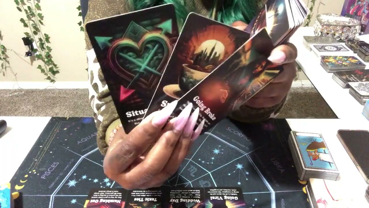 Они вот-вот публично признаются тебе в любви, но за тобой наблюдают ревнивые взгляды.