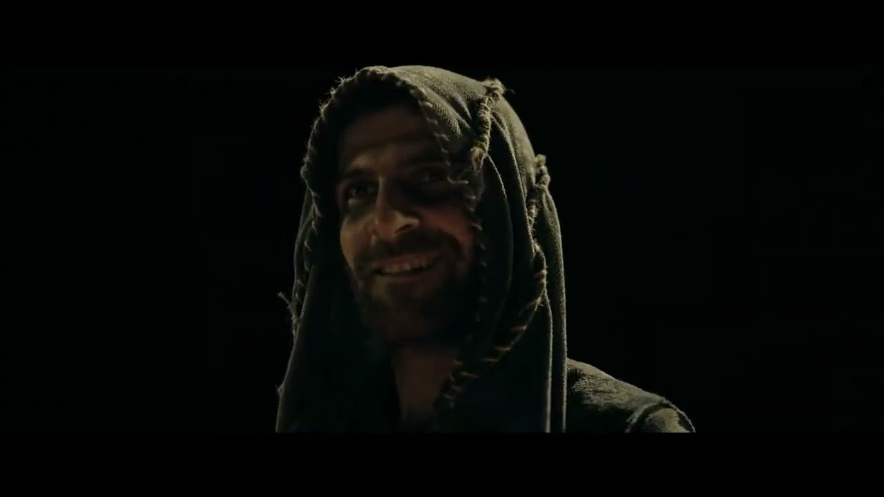 Uch erkak ochiq havoda jinsiy aloqada