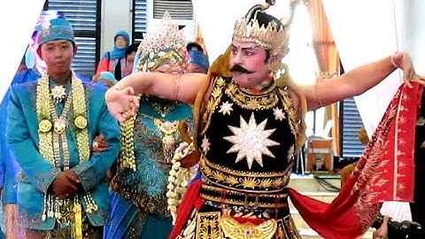 UPACARA KIRAB Pengantin Adat Jawa - Cucuk Lampah GATOTKACA - Javanese Wedding Ceremony [HD]