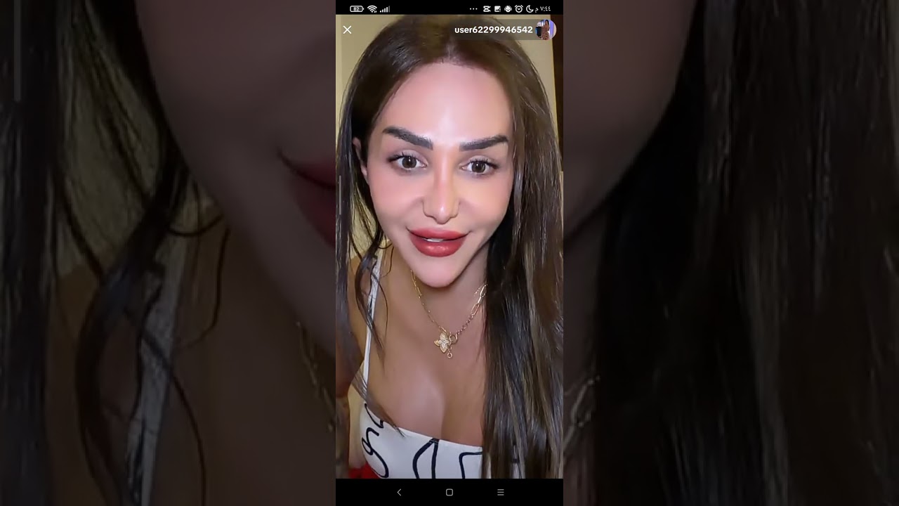 شاهد قبل الحذف لبنانية تعمل حركات اغراء مو طبيعيه 