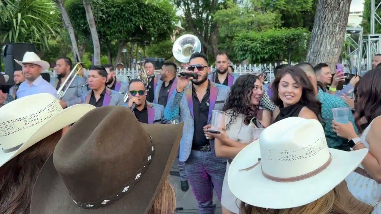 AMBIENTE DE BANDA EN DOMINGO EN JEREZ