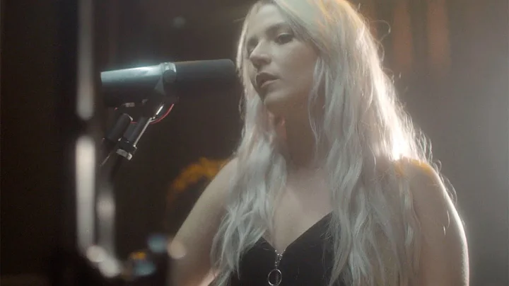 Savannah Conley - Never Be Ourselves (Live)