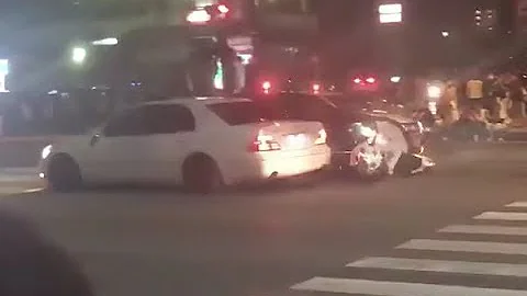 外国のパトカー体当たり