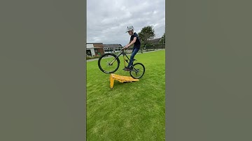 MTB Hopper ramp send