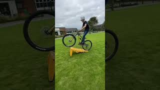 MTB Hopper ramp send