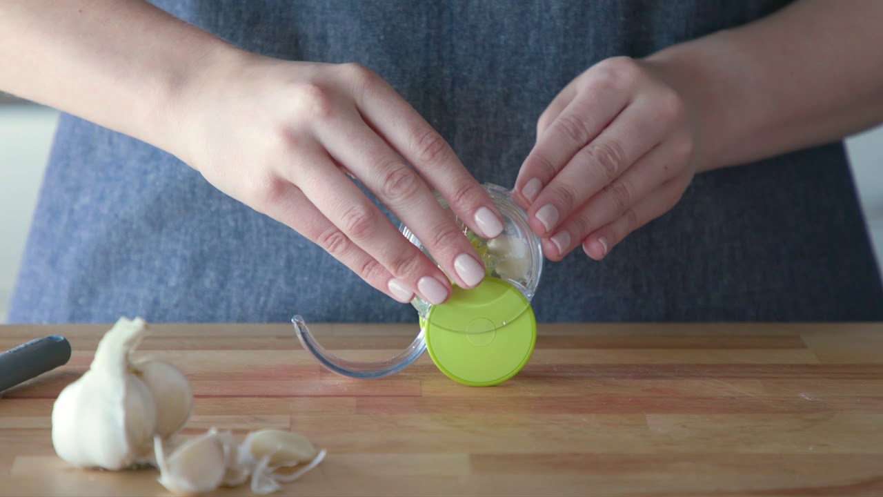 Would you try this⁉️ Chef'n Garlic Zoom garlic chopper is a fun