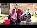 Anak balita Bantu IBU nyuci motor, Balita lucu Bermain air - video anak