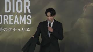 クリスマスは仕事しています吉沢 亮さんクリスチャンディオール夢のクチュリエ展プレビューに登場