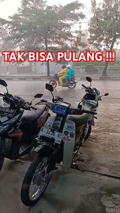 Terjebak hujan deras