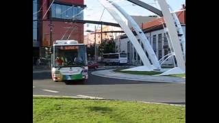 Trolejbusy a padající sběrače - Hradec Králové (křižovatka Koruna) - Trolleybus switch dewirement