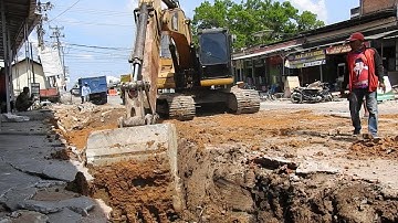 Excavators CAT 320D Digging Soil For Water Drains New Road Contructions | Excavator Video