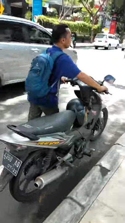 Pacaran dorong motor