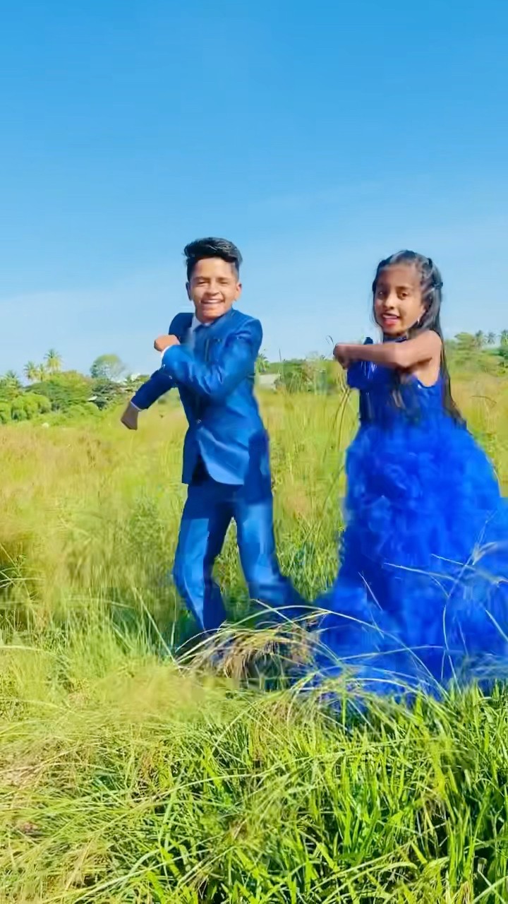 Going with trend ???? @Vasanth.Dancer #sareekefallsa #dance #trending #couple #viral #shorts