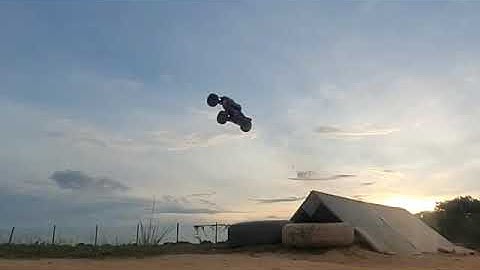 ARRMA Kraton 6s fun bashing #shorts #shortvideo #rc #rchobby #arrma #kraton #bashing #4x4 #toys