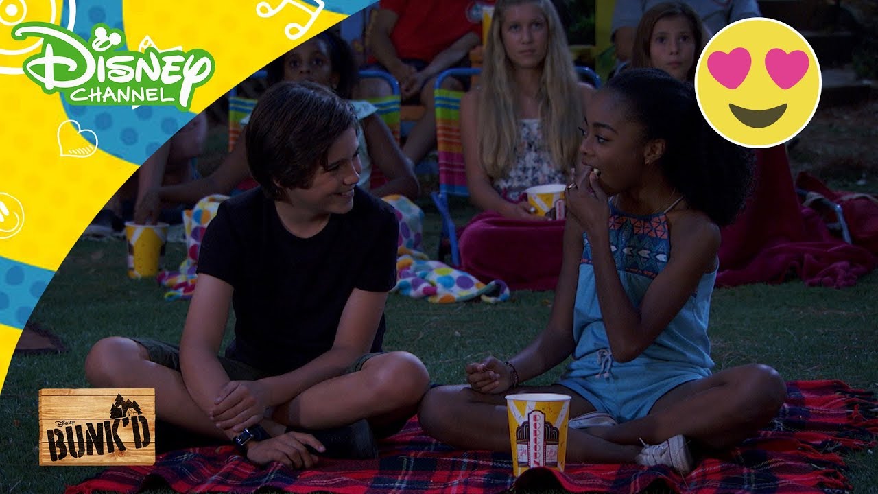 Bunk'd | Flirtigt på utomhusbion - Disney Channel Sverige