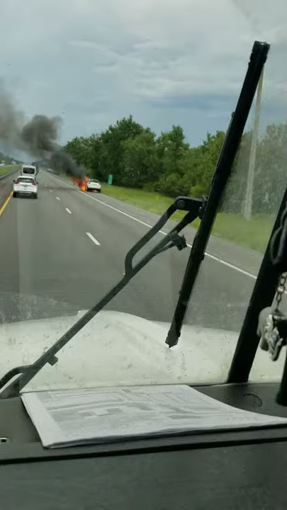 Download lagu Nissan Juke on Fire in Florida Turnpike