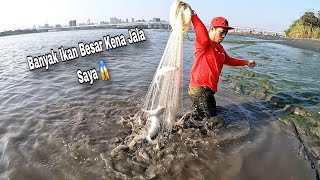 Jala Ikan Di Muara Hasilnya Seperti Ini / Cast Net Fishing