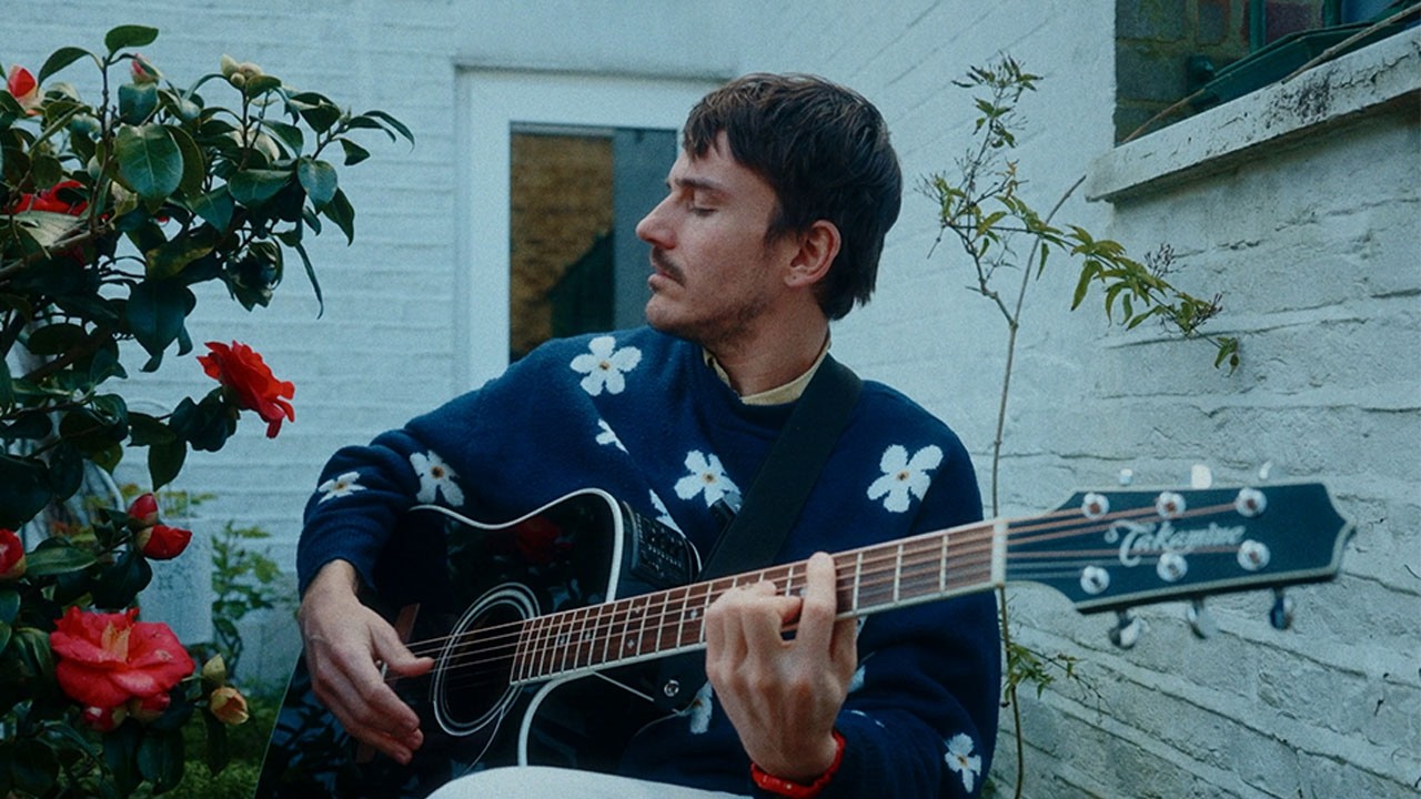 Medium Build - Never Told U (Live from London) adlı videoyu YouTube'da izle Medium Build - Never Told U (Live from London) adlı videoyu YouTube'da izle