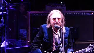 8 Walls (Circus) TOM PETTY &amp; THE HEARTBREAKERS 5-29-2017 RED ROCKS