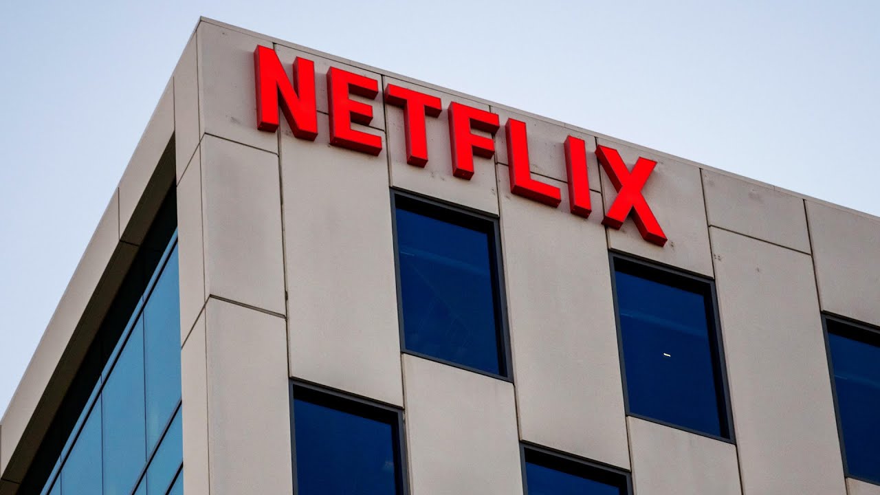 Netflix Shares Tank on Weak Forecast; Hastings Steps Down