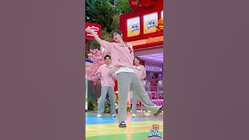 Zhang Hao dancing Yuqi