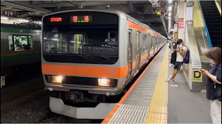 E231系0番台MU32編成が回送電車として警笛を鳴らして大宮駅11番線を発車するシーン（回2768M）2022.9.3