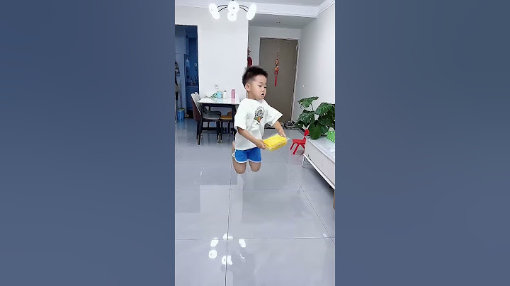 爸爸刚拖的地不让踩，#呆萌小米宝#萌娃#熊孩子