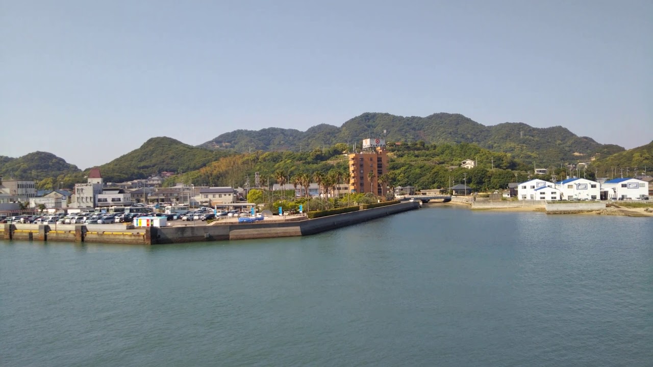 小豆島フェリーから見た小豆島土庄港の街並み - YouTube