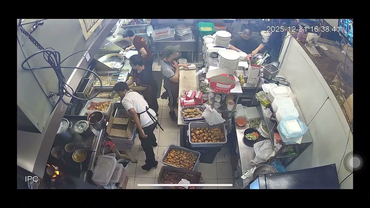 BÁN LỄ 31/12/2025 TẠI NHÀ HÀNG GOLDEN WOK, THUNDER BAY, ONTARIO, CANADA