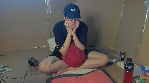24 HORAS en STREAM dentro de una CAJA