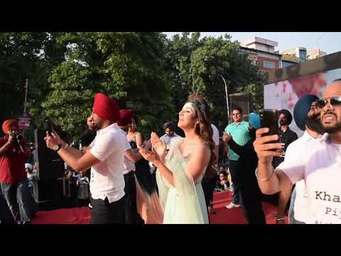 ludhiana di tution market ch aayi khao peyo aish karo di star cast