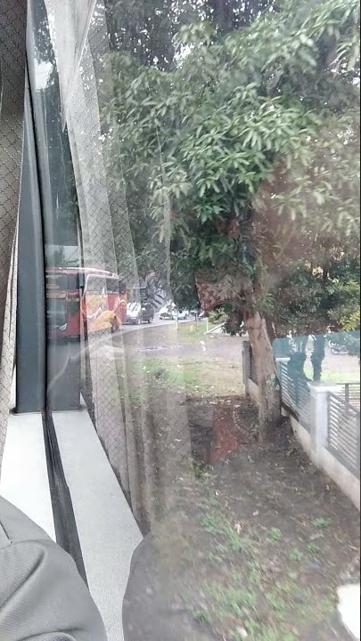 Story WA Bus Sugeng Rahayu Mengekori Bus Primajasa