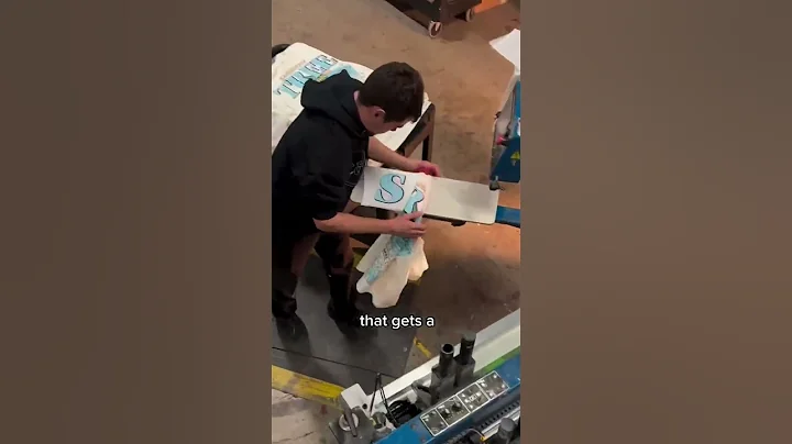 Screen-printing like vintage tees👕👀 #printshop #screenprint #streetwear #vintage #vintageclothes