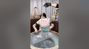 Use the color scheme mix with water to have the forest and the sky for made a beautiful bag