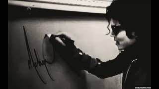 Michael Jackson Doing His Autograph