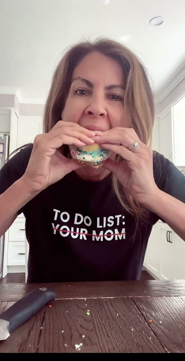 EDP445 eating a Cupcake : r/weirddalle