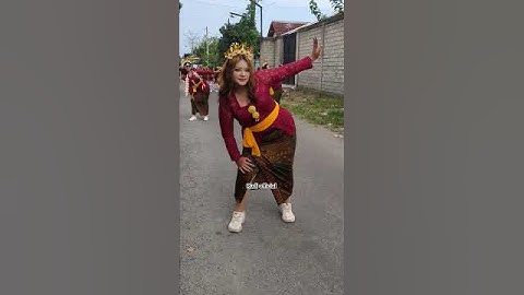 Red kebaya dancing pargoy!! #dance #music #dancevideo #carnival #shorts