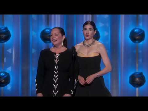 Kathryn Hahn and Melissa McCarthy at the Golden Globes - YouTube
