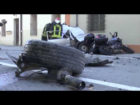 RAVENNA: 58enne muore nello scontro tra due auto - VIDEO