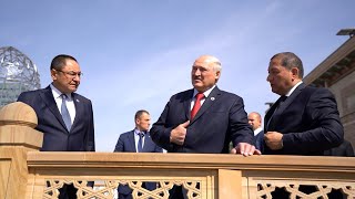 Лукашенко посетил мавзолей первого Президента Узбекистана Ислама Каримова // Самарканд