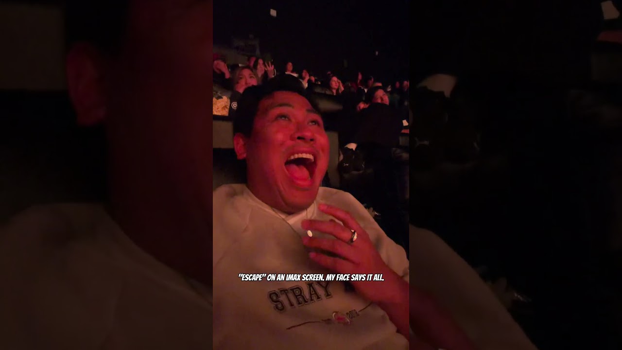 В театре мы все сохраняли спокойствие и самообладание. 😄 (см. описание) 