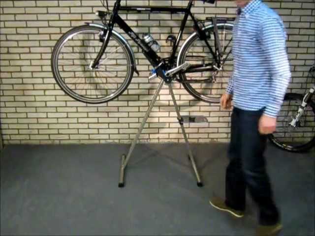 harpoen Opblazen Egomania Tacx Cyclestand T3000 - Montagestandaard fiets - YouTube