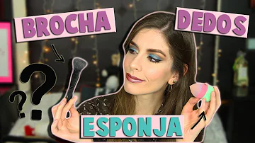 ¿Es mejor aplicar la base de maquillaje con una brocha o con los dedos?