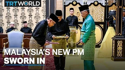 Anwar Ibrahim sworn in as Malaysia's prime ministe...